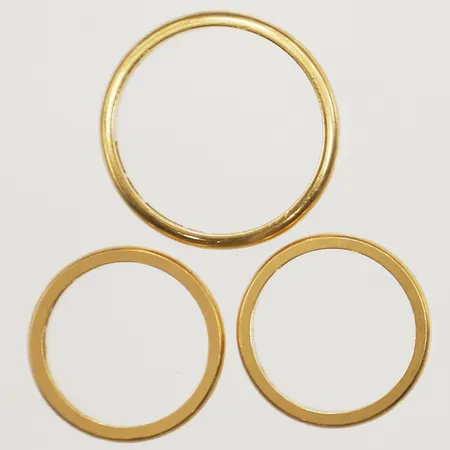 Tre ringar släta stl: 16-20½, gravyr 20K  Vikt: 11,4 g