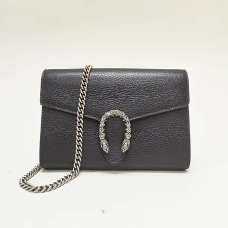 Väska Gucci Dionysus Wallet On Chain Bag, svartläder, silverfärgade beslag med kristalldekorationer, saknar en kristall, mått 20x14x4cm, dustbag, kvitto från NK 2018, ytterkartong. 