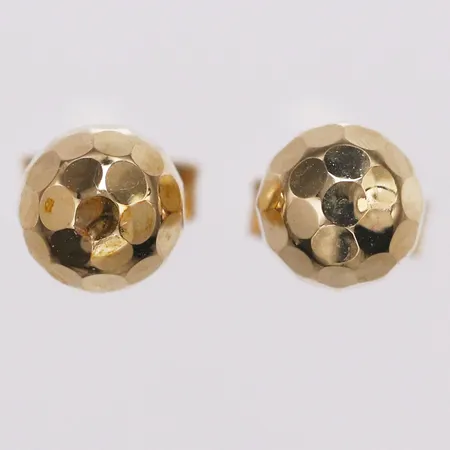 Ett par örhängen Guldfynd kulor Ø5mm, något bucklig, 9K Vikt: 0,4 g