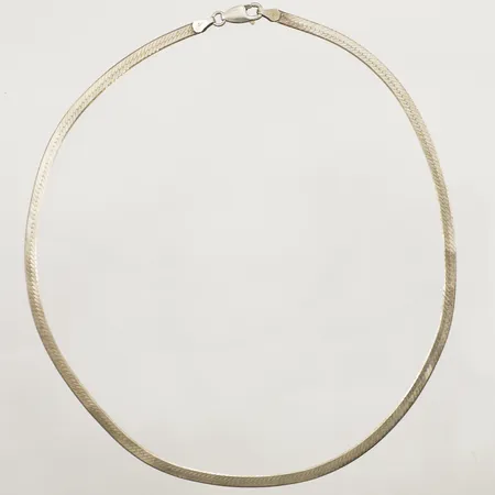 Collier längd 45cm, bredd 4mm, skev, 925/1000 silver Vikt: 8,8 g