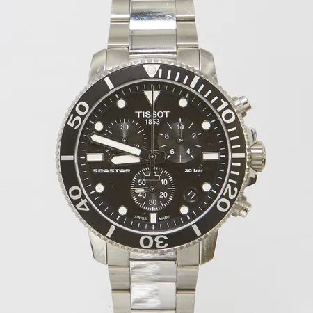 Herrur Tissot Seastar stål quartz 45mm, refnr T120417 A, serienr HV7 M9M 3WF, kronograf, datum, stållänk, viklås, extra länkbitar, manual, certifikat från Erikson Urhandel daterat 15/10/2021, kvitto, defekt box, behov av batteribyte