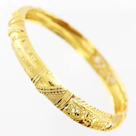 Armring med genombruten dekor, innermått Ø60mm, defekt, 22K Vikt: 13,6 g