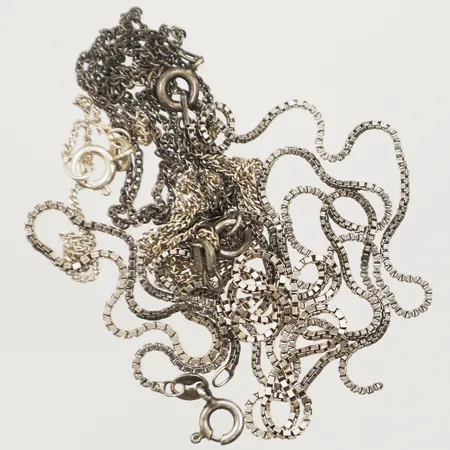 Diverse silver, defekt Silver 835-925/1000 Vikt: 9,6 g