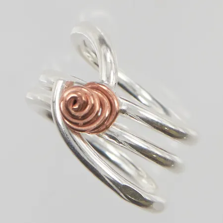 Ring stl:17¾ bredd16mm detalj i koppar, stämplad "am" 925/1000 Silver 10,8g.