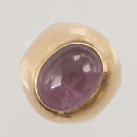 Ring med ametist stl:13¾ bredd 17mm 18K 6,1g.