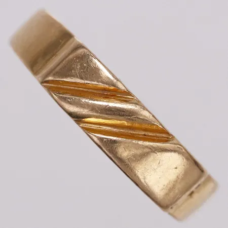 Ring Ceson Guldvaru Ab år 1985 stl:15½ bredd 2,7-4mm, 18K Vikt: 2,8 g