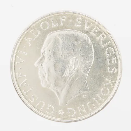 Minnesmynt 10Kr, Gustaf VI Adolf, Plikten framför Allt, 1882-1972, Ø32mm, silver 830/1000. Vikt: 18 g