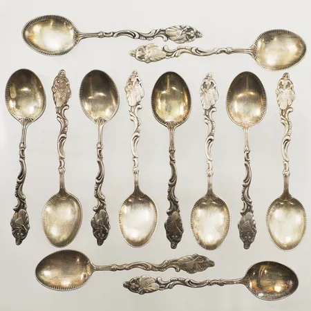 12 Moccaskedar med dekor, längd ca 9,5cm, Matsilver Ab, År 1958 Silver 830/1000  Vikt: 131,5 g