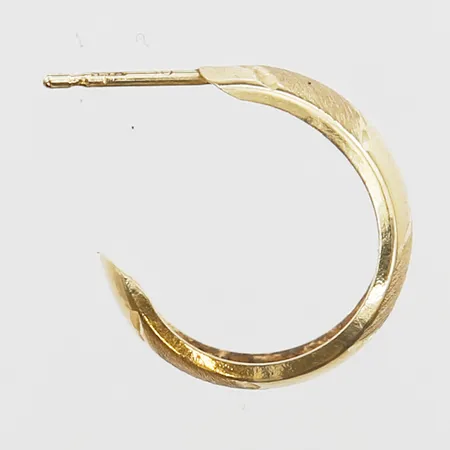 Ett udda örhänge, höjd 14mm, bredd 5mm, snurrebuss saknas, 18K guld Vikt: 0,5 g
