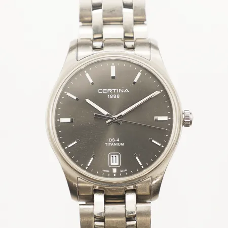Herrur Certina DS-4 Titanium, Ø40mm, quartz, datum, ref:C022610A, snr:L18F695L3, stållänk, repig, manual, extra länkbitar, box.(Kvitto på trycktest från Stjärnurmakarna Farsta C 13.09.2025)