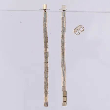 Ett par örhängen 54mm, en stopp saknas, 925/1000 silver Vikt: 4,2 g