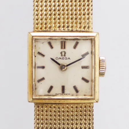 Damur Omega manuell längd 17,5cm bredd 11-15,9mm, något skev länk, fläckig urtavla, inga tillbehör, 18K, bruttovikt 34,6g 