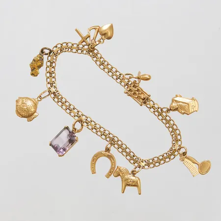 Armband X-länk med berlocker varav en ametist, längd 18,5cm, bredd exklusive berlocker 5mm, 18K, Vikt: 15,1g Vikt: 15,1 g