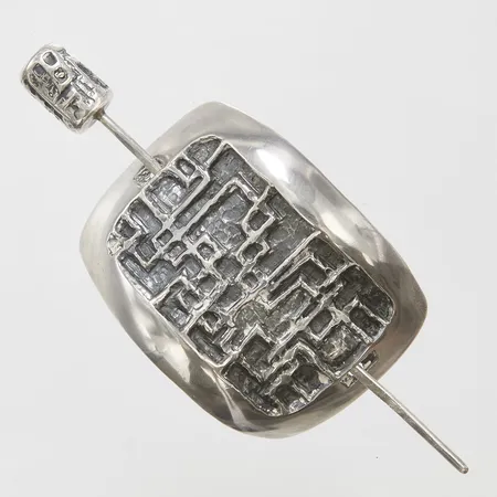 Hårspänne, mått 63x46mm, svenska stämplar, signerad, pinne något skev, 830/1000 silver Vikt: 27,7 g