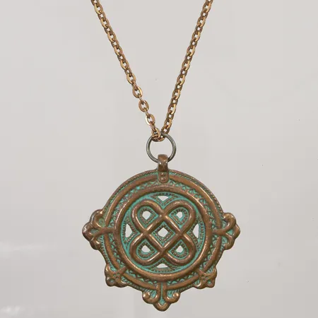 Collier Kalevala Koru 80cm, hänge 6x6cm, brons.