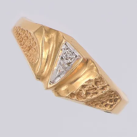 Ring med diamant ca 0,01ct Hallbergs år 1993 stl:16¼, 18K Vikt: 2,7 g