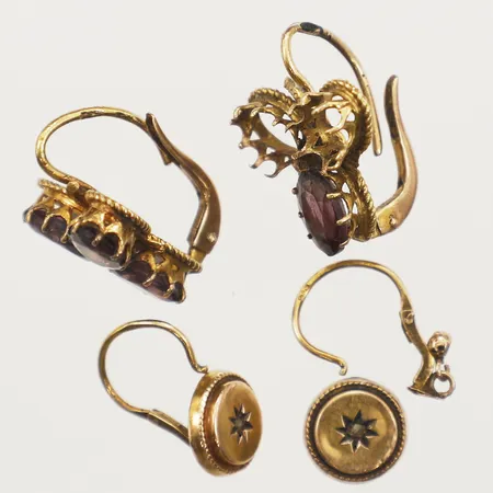 Diverse guld, defekt 14K  Vikt: 4 g