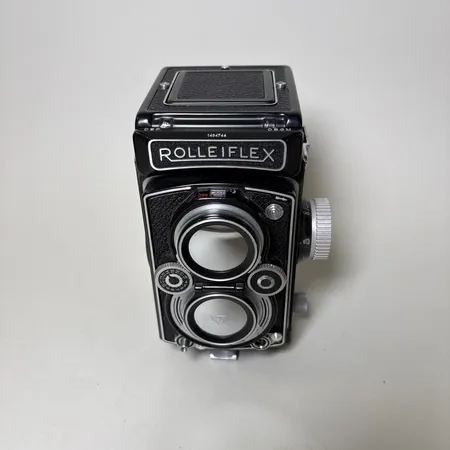 Kamera Rolleiflex 3,5B, Carl Zeiss Tessar 1:3,5/75mm, #1404853, Heidosmat 1:2,8/75, #2025878, Franke & Heidecke, Synchro-Compur, serienr:1494744, ej funktionstestad. Skickas med postpaket.