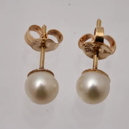 Örhängen, mått Ø5,3mm, odlad pärla, 0,98g.