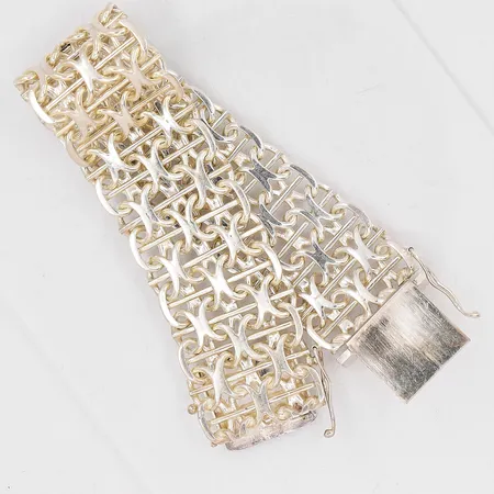 Armband X-länk med stav längd 19,5cm bredd 26mm graverad Jo-Ans Guld AB silver 830/1000 Vikt: 63,8 g