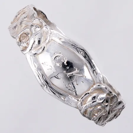 Servettring Ø ca 51mm bredd: ca 11-22 mm silver 830/1000 Vikt: 28,8 g