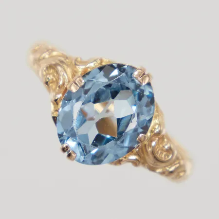 Ring blå sten stl:17¾, bredd 12-3mm, nagg, Hallbergs Guldsmeds Ab C G  år 1928, gravyr 23K Vikt: 6,7 g