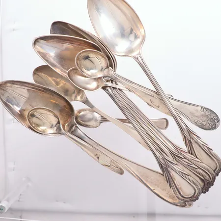 6 matskedar 1 bordssked, 5 kaffeskedar silver 800/1000 Vikt: 411 g