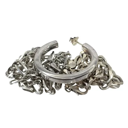 Silversmycken 925/1000, bruksmärken/defekter  Vikt: 30,5 g