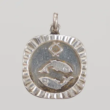 Hänge stjärntecken fiskarna 30cm, bredd 21mm, ALTON år 1972, silver 830/1000 Vikt: 5,4 g