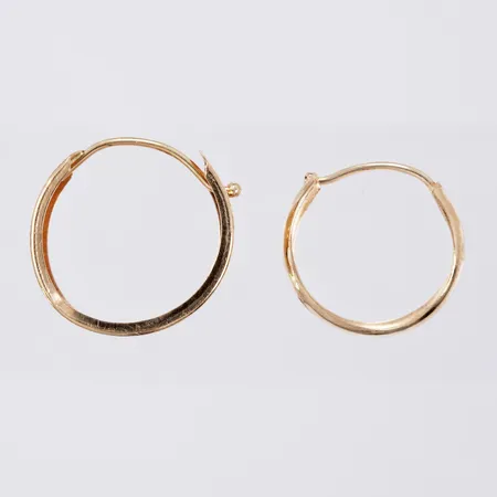 Två udda örhängen Ø13mm Ø11mm 18K Vikt: 0,7 g