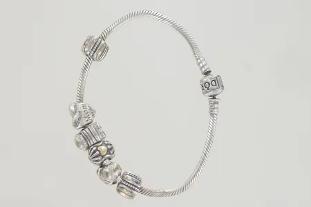 Armband med berlocker Pandora längd 19,5 cm silver 925/1000  Vikt: 38,9 g