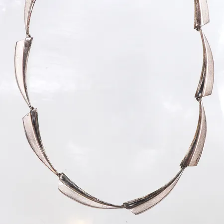 Collier Matti J Hyvärinen, Finland,längd ca 39 cm,silver 925/1000. Vikt: 30 g