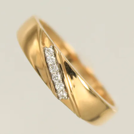 Ring med diamanter totalt 6 x ca 0,01ct stl 18¾, bredd 2-4mm, 18K, 3,2g Vikt: 3,2 g