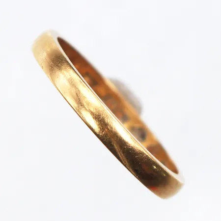 Ring med gravyr,storlek 21 mm,bredd 3.2 mm,20k. Vikt: 5,5 g