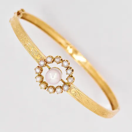 Armring öppningsbar Ø 60mm mönstrad skena, Hallbergs Guldsmeds AB 18K Vikt: 10,7 g