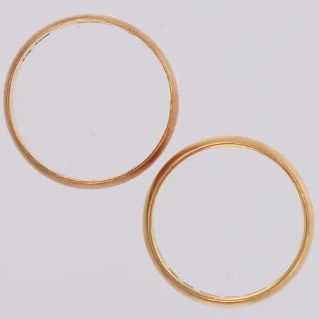 Två ringar släta, stl:18¾, 19¾, gravyr, 18K Vikt: 10,8 g