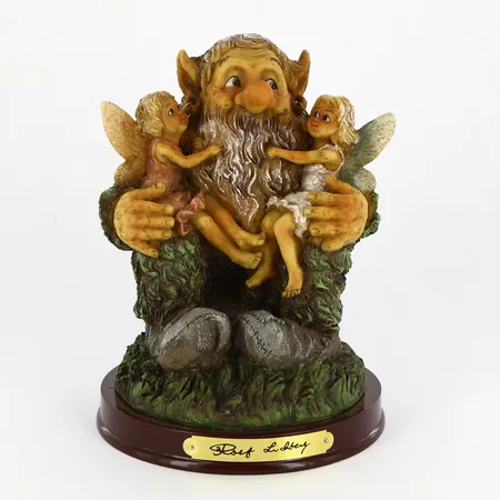 Figurin i polyresin, RBA Olofström 9000-0402, skrämt troll, formgivare Rolf Lidberg, ca 16cm, med kartong Vikt: 0 g Skickas med paket.