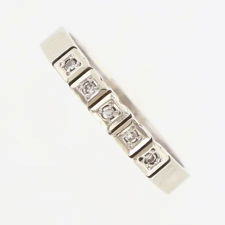 Ring vitguld med diamanter ca 0,05ctv, stl:16¾, bredd ca 2,5mm, 18K Vikt: 2,9 g