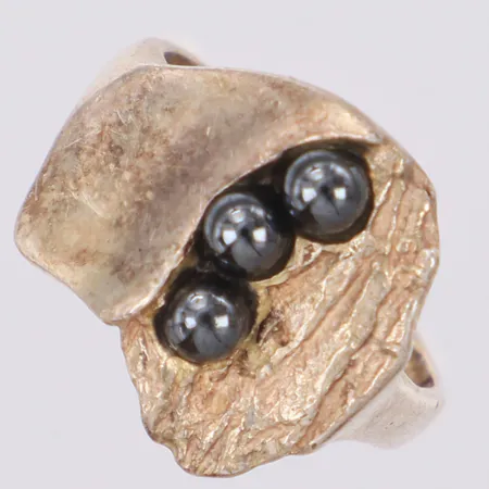 Ring med hematit stl:16, bredd 14mm, 925/1000 silver Vikt: 3,9 g