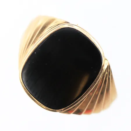 Klackring med sten,Kaplan Stockholm,storlek 18 ¾ mm,bredd 2.7-16.2 mm,18k. Vikt: 5,8 g