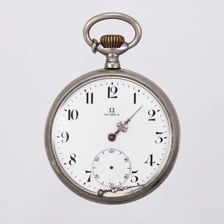 Fickur Omega Ø ca 48mm stål boettnummer: 5789960 defekt urverk och krona saknar sekundvisare minutvisare lös inga tillbehör