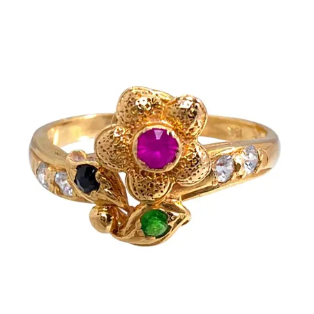 Ring, 18K guld, Rubin, Safir, grön och vita stenar, stl:17¾ mm, bredd 2 - 11,5 mm, några stenar med slitage Vikt: 2,9 g