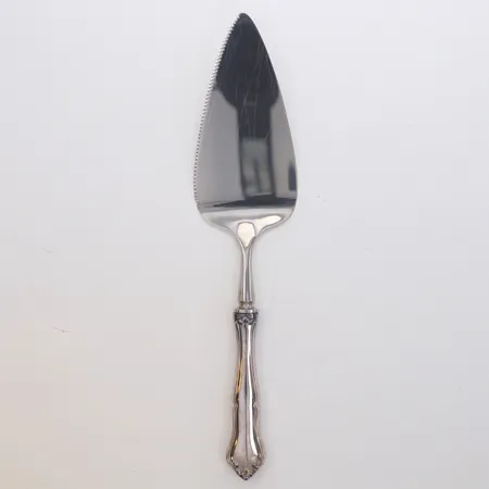 Tårtspade längd 24cm, bredd 5,5cm, blad i rostfritt stål, 830/1000 silver,  bruttovikt 74,2g Vikt: 74,2 g