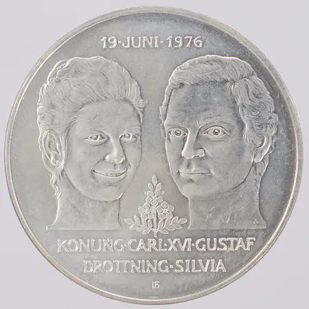 Minnesmynt 50kr, Konung Carl XVI Gustaf Drottning Silvia 19 Juni 1976, Ø36mm, silver 925/1000  Vikt: 26,8 g