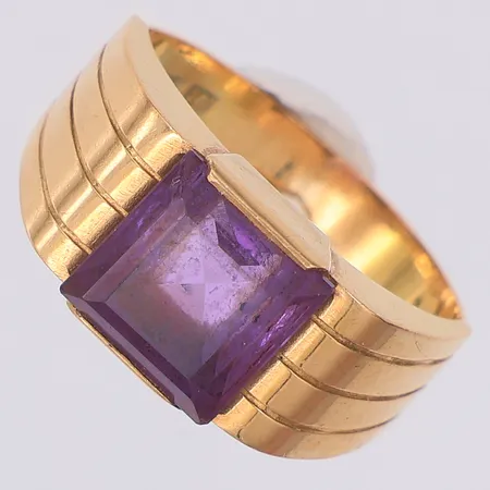 Ring med lila sten, stl:16, 18K Vikt: 4,2 g