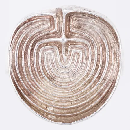 Ring svensk importsstämpel stl: ca 16½ bredd: ca 5mm Ø ca 17mm ostämplat silver Vikt: 6,1 g