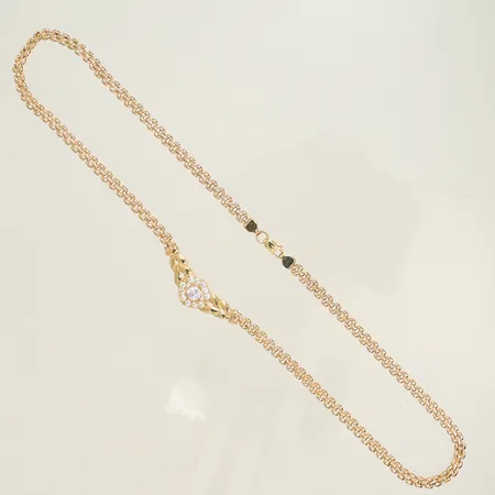 Halscollier med vita stenar längd 45,5cm, bredd 4-10mm, 14K, 8,6g Vikt: 8,6 g