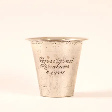 Bägare Michelsen Danmark, höjd 6cm, gravyr, silver 830/1000 Vikt: 30,8 g