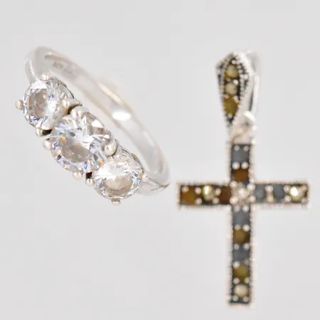 Ring vita stenar stl:18 Guldfynd silver 925/1000 Hänge kors längd 30mm inklusive ögla markasiter saknas silver 925/1000 Vikt: 5,1 g