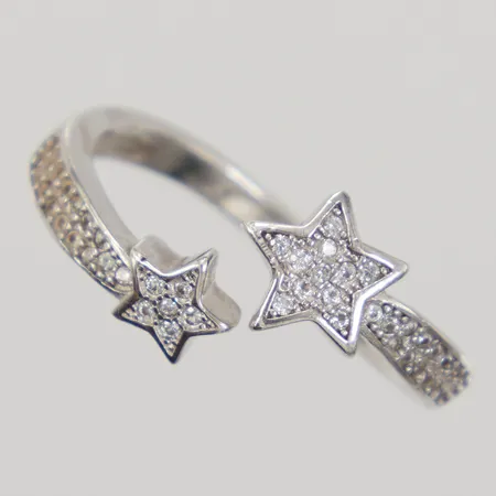 Ring stjärnor med vita stenar stl:18½, bredd 2-8mm, öppen modell, 925/1000 silver  Vikt: 3,4 g